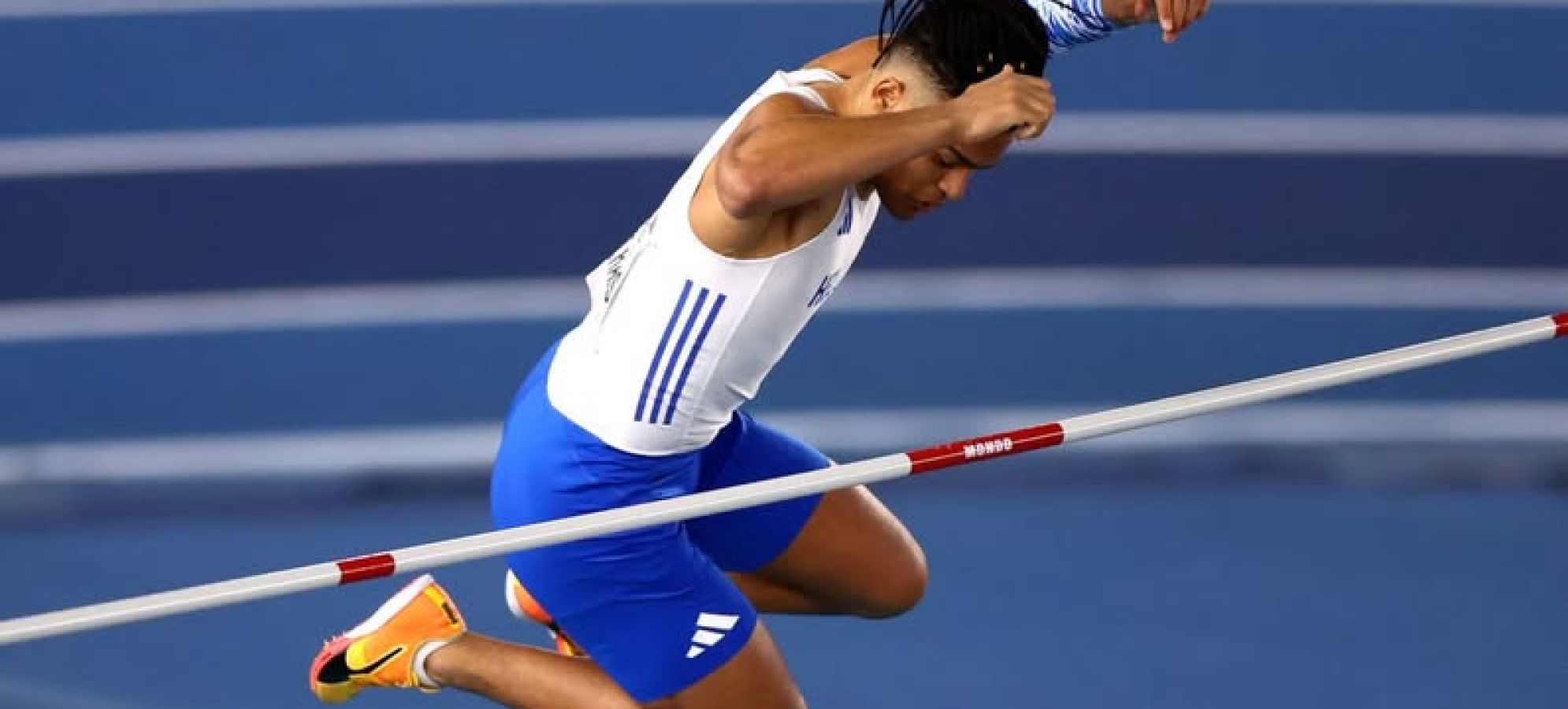 6,17 μ. – Ιστορική πτήση από τον Εμμανουήλ Καραλής στο Πανελλήνιο Πρωτάθλημα Κλειστού Στίβου